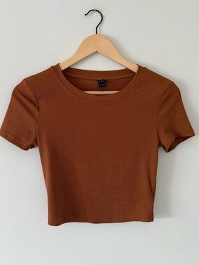 Ribbed Short Sleeve Crop T-Shirt (size small)